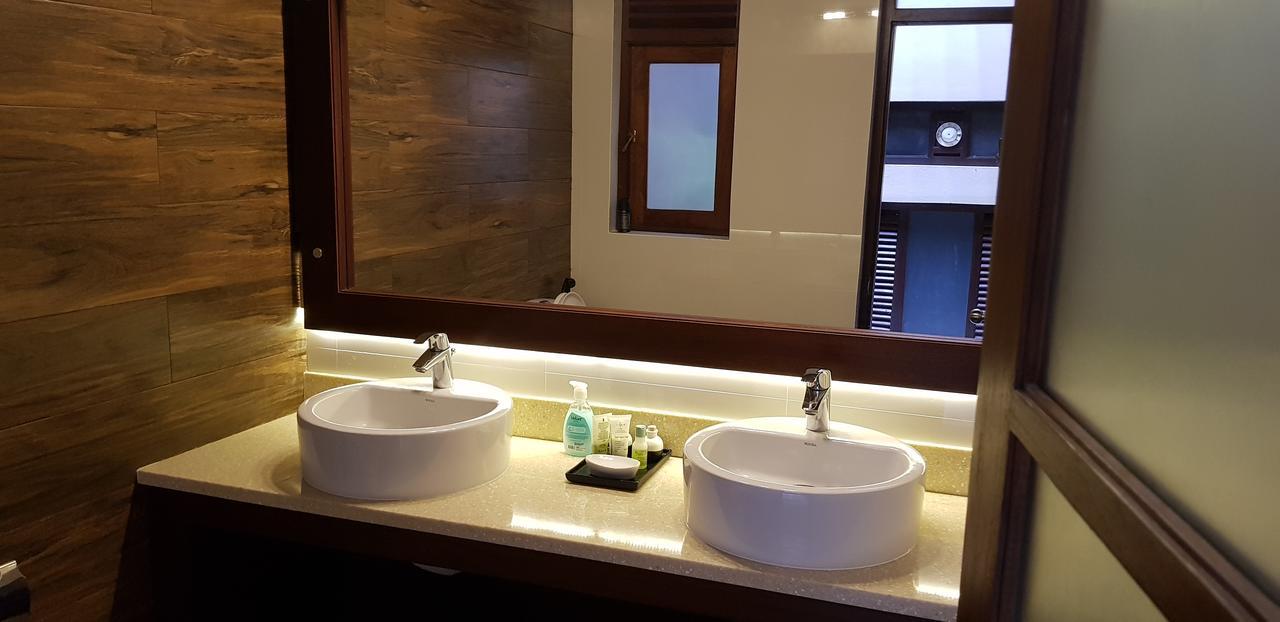 Villa Jasmine Breeze Kaduwela Ngoại thất bức ảnh